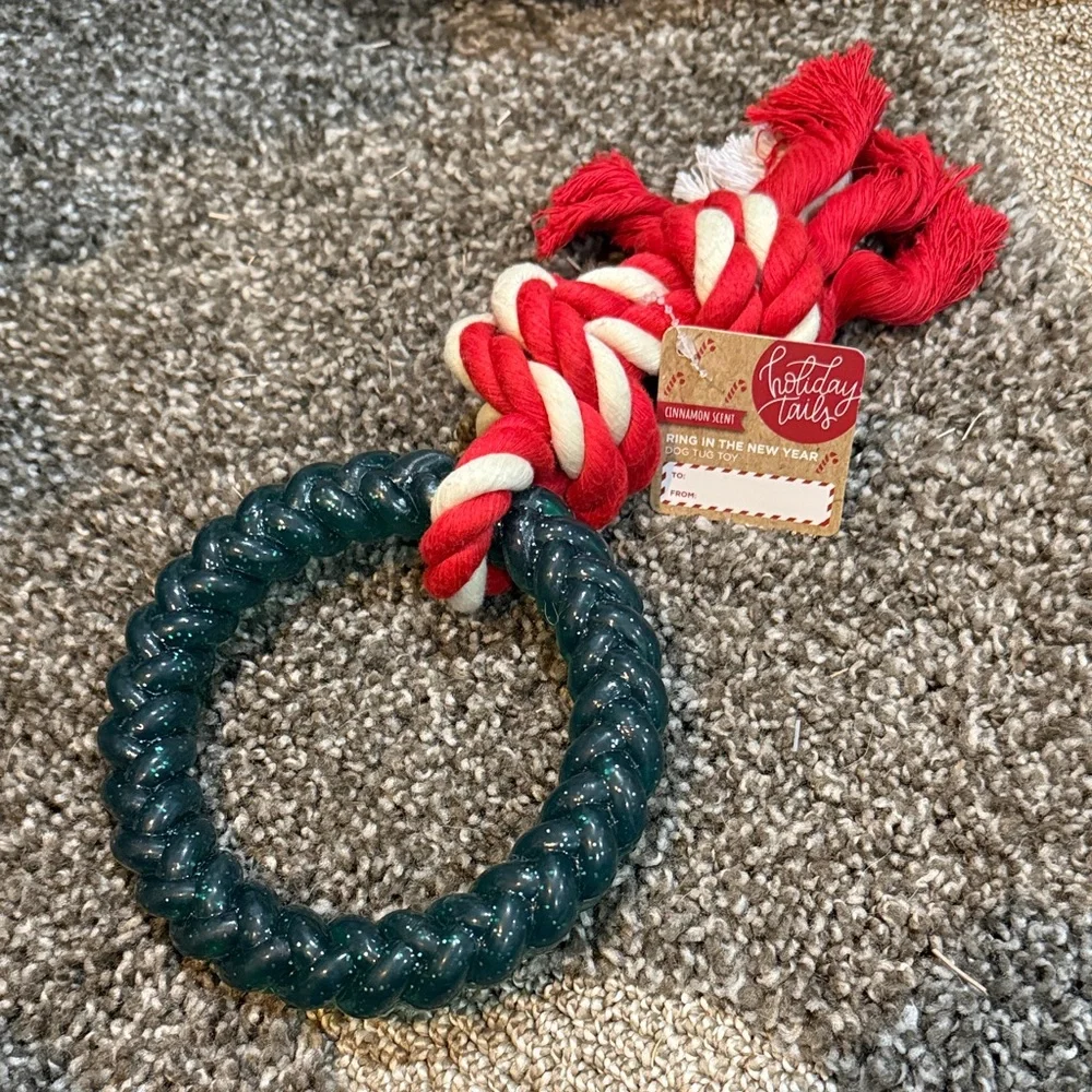 NEW. Holiday Tails Christmas Red and White Rope Dog Toy, with green Ring. 🐕 🎄